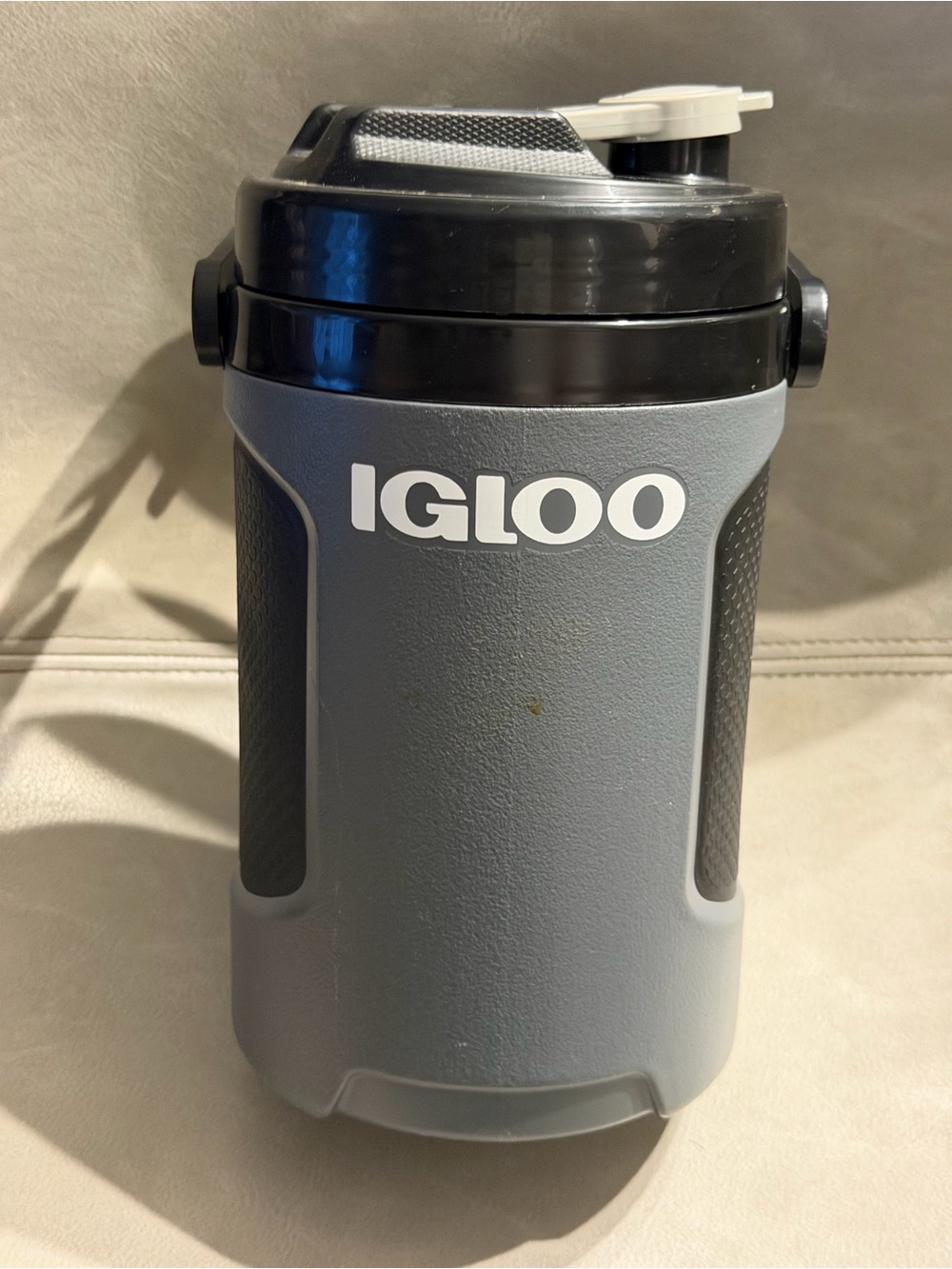 Igloo Gray Chug Jug - 1/2 Gallon - Sports Water Bottle